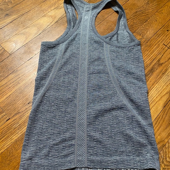 Lululemon Racerback Seamless Tank Top – Gray Space Dye – Size 4 (?) - Picture 6 of 7